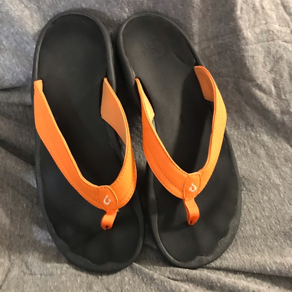 Olukai flip flops size 8